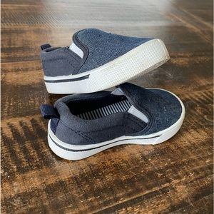 Size 6 toddler osh kosh slip on shoes